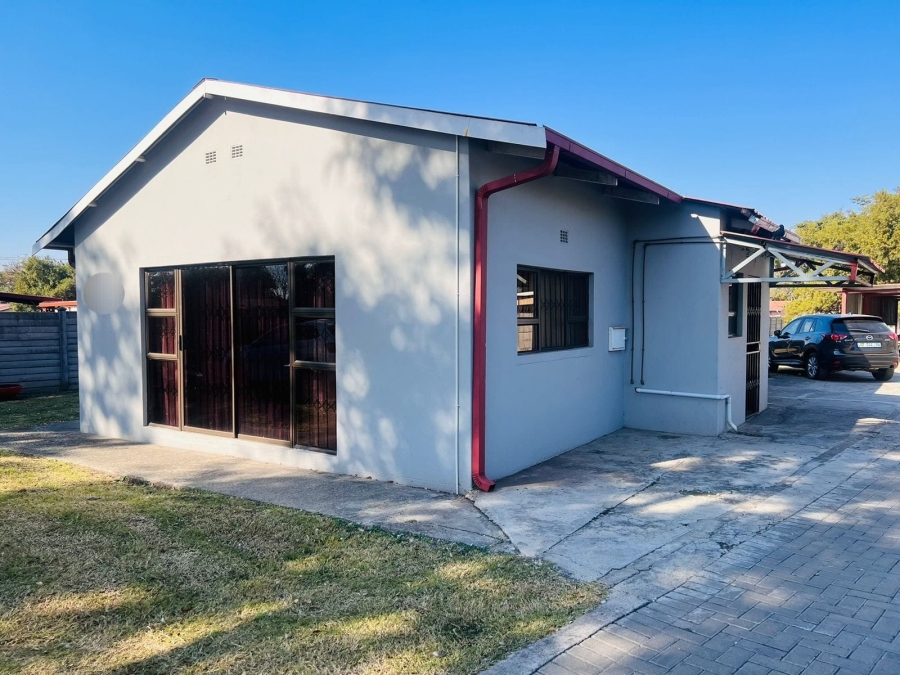 To Let 3 Bedroom Property for Rent in Rustenburg North North West